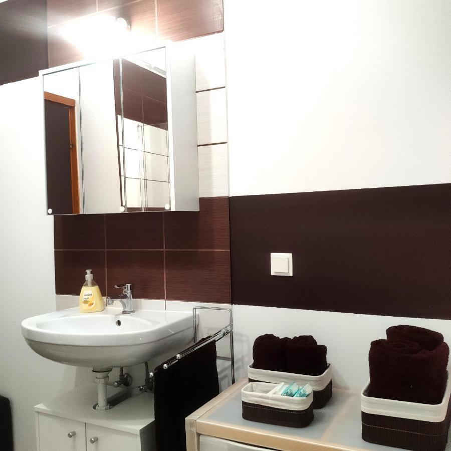 Color Apartmanok Eger Buitenkant foto